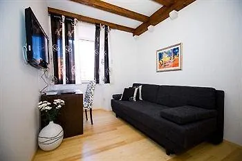 Flores - Otel *